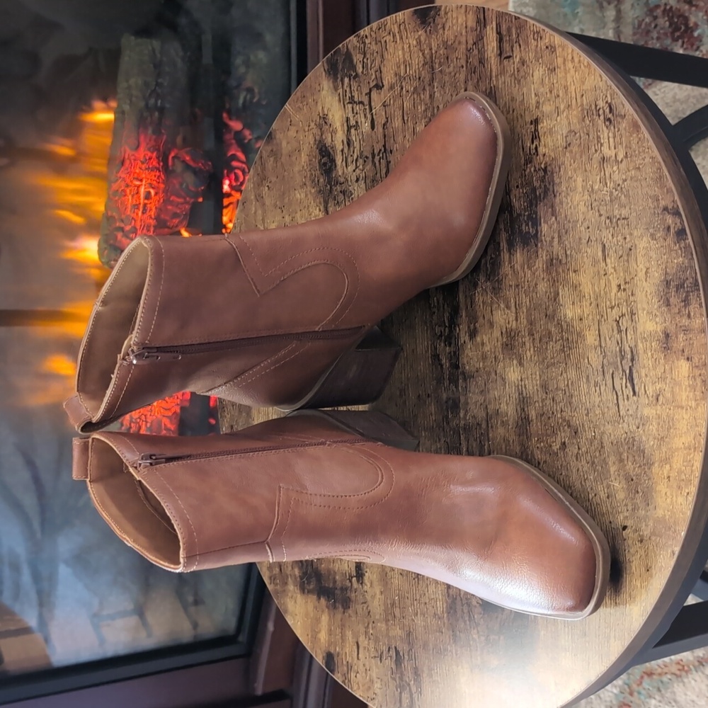 Zodiac Brown Western Ankle Boots Size 5 Stacked Heel Booties